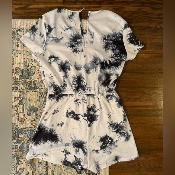Tie Dye Romper 💙 - Picture 2 of 4